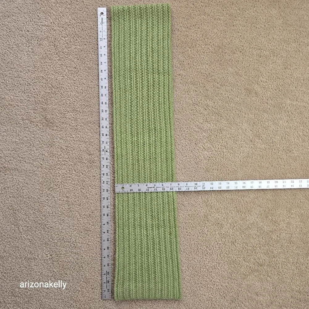 Castlerig Cashmere Green Knit Scarf *TINY REPAIRED HOLE*